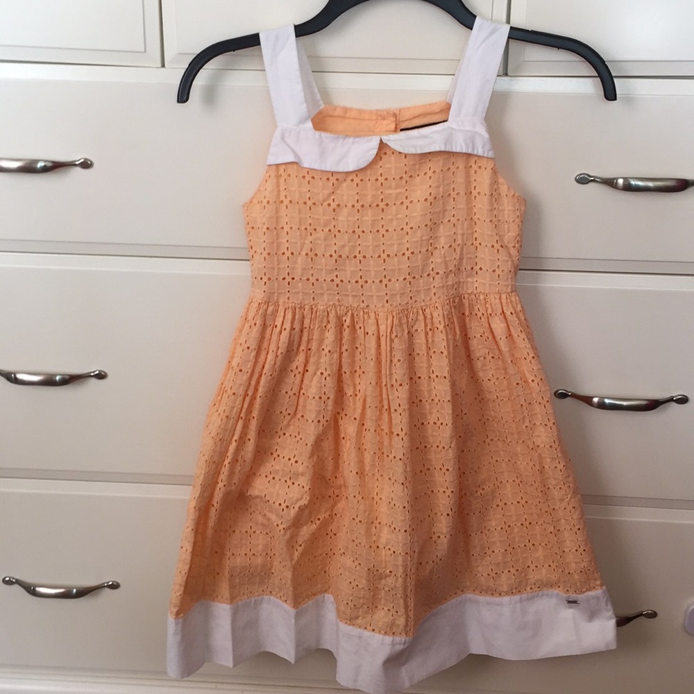 Light orange color